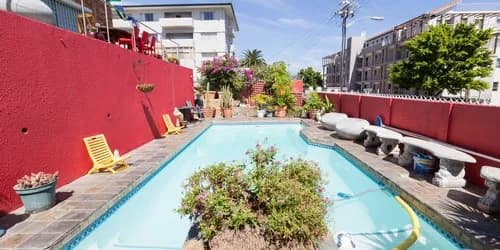 LAL, Ubytování, pohled na bazén