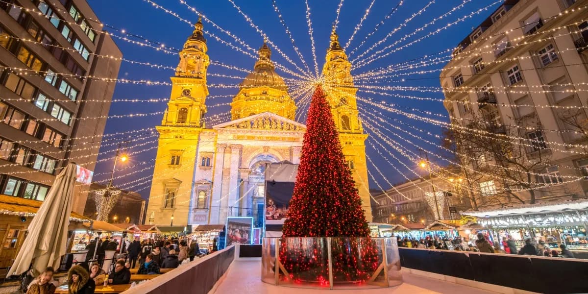 Adventní trhy na Náměstí sv. Štěpána v Budapešti