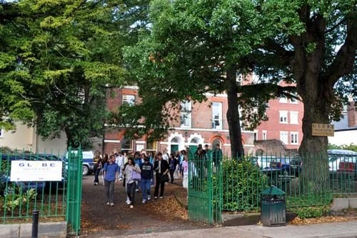 Globe English Centre, Exeter, budova školy