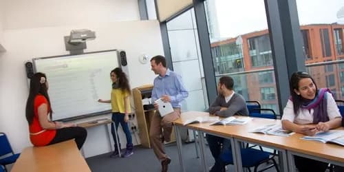 Kaplan International College, Machester - studenti ve třídě