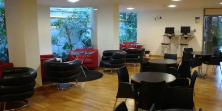 Malaca Instituto, Malaga - Dopělí