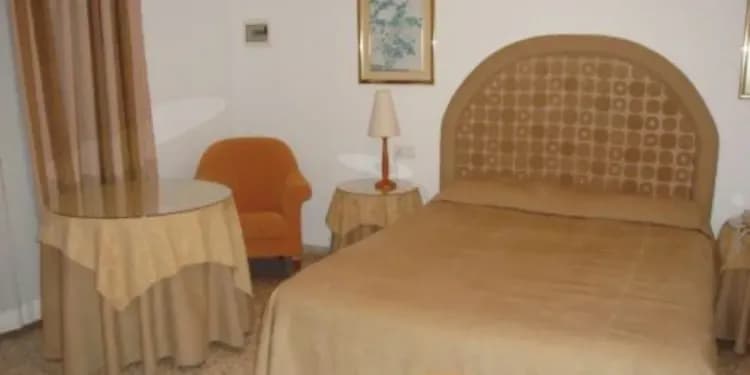 Malaca Instituto, Malaga - Dopělí