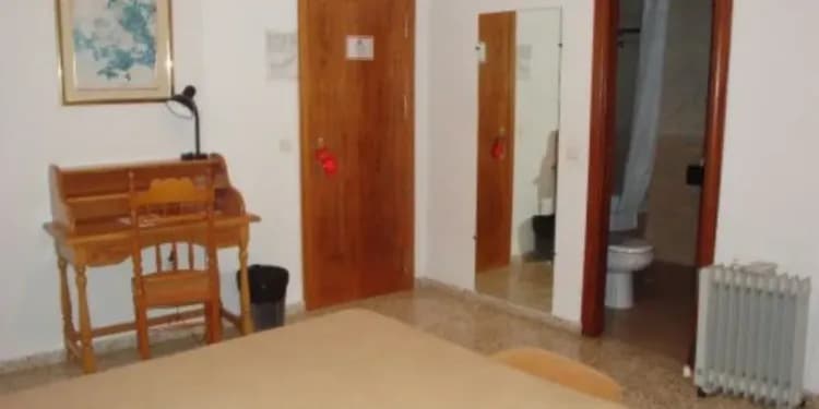 Malaca Instituto, Malaga - Dopělí