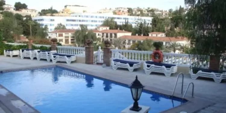 Malaca Instituto, Malaga - Dopělí