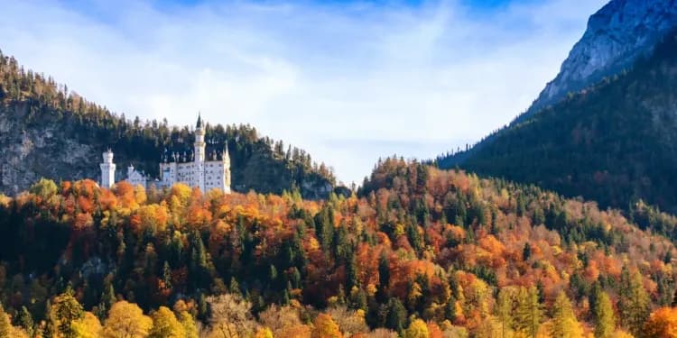 Zámek Neuschwanstein na podzim