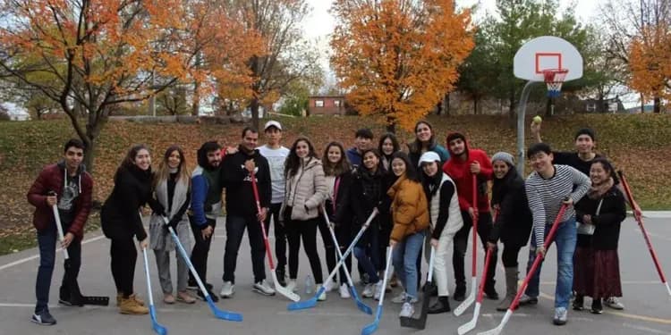 CES Toronto, studenti hrají hokej