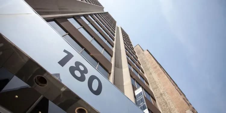 CES Toronto, budova školy