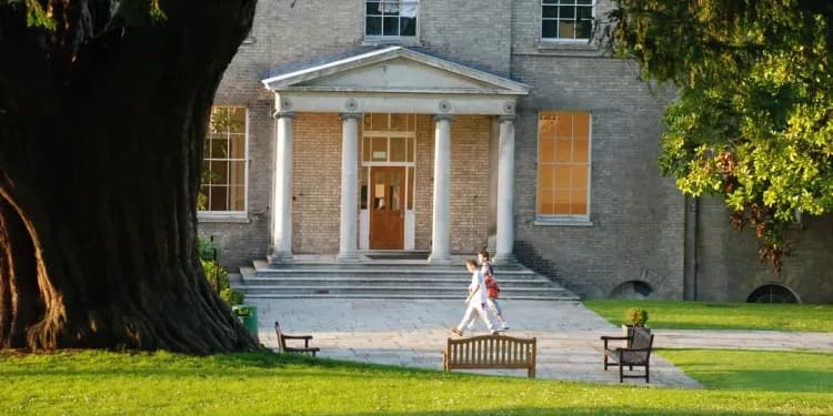 Exsportise - Seaford - budova školy