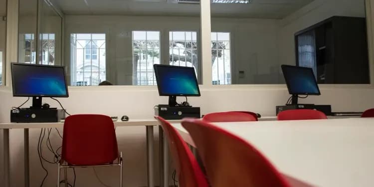France Langue, Nice - počítačová místnost