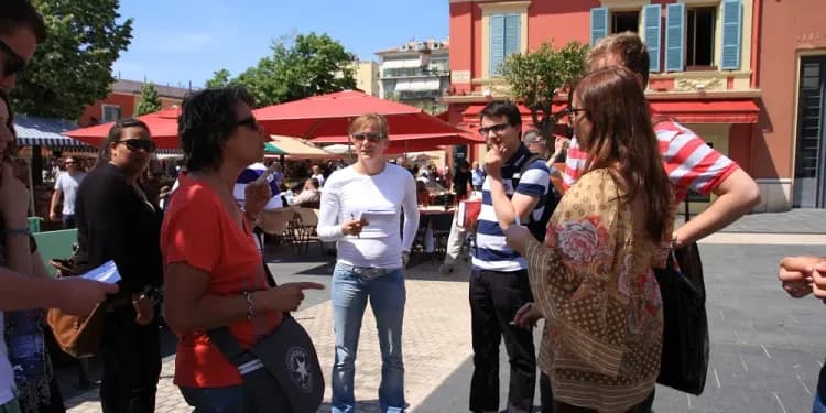 France Langue, Nice - studenti na výletě na tržišti