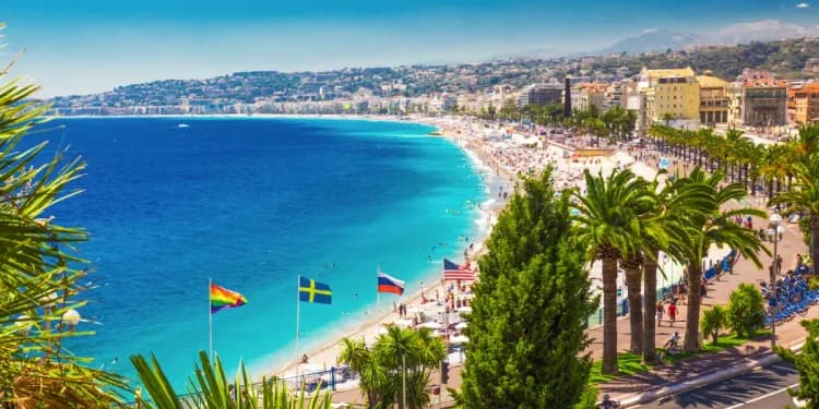 Nice, pohled na pláž