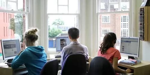 Wimbledon School of English, studenti ve studijní místnosti 