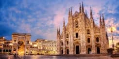 Milánská katedrála při východu slunce, Itálie